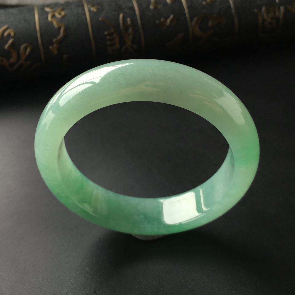 (超值推荐)糯冰种飘翠手镯(54mm)