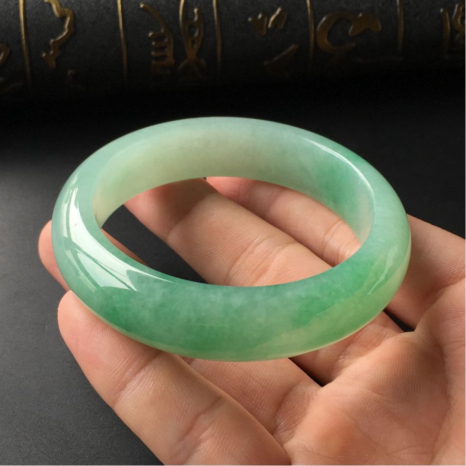 (超值推荐)糯冰种飘翠手镯(54mm)