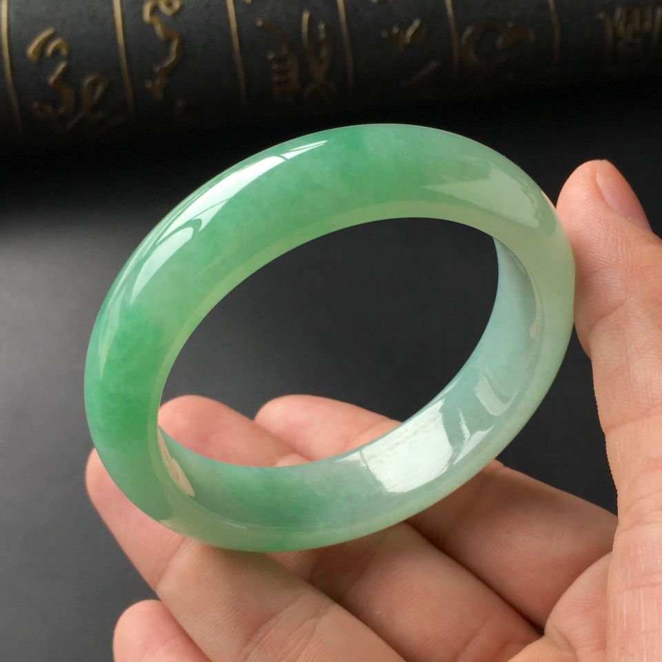 (超值推荐)糯冰种飘翠手镯(54mm)