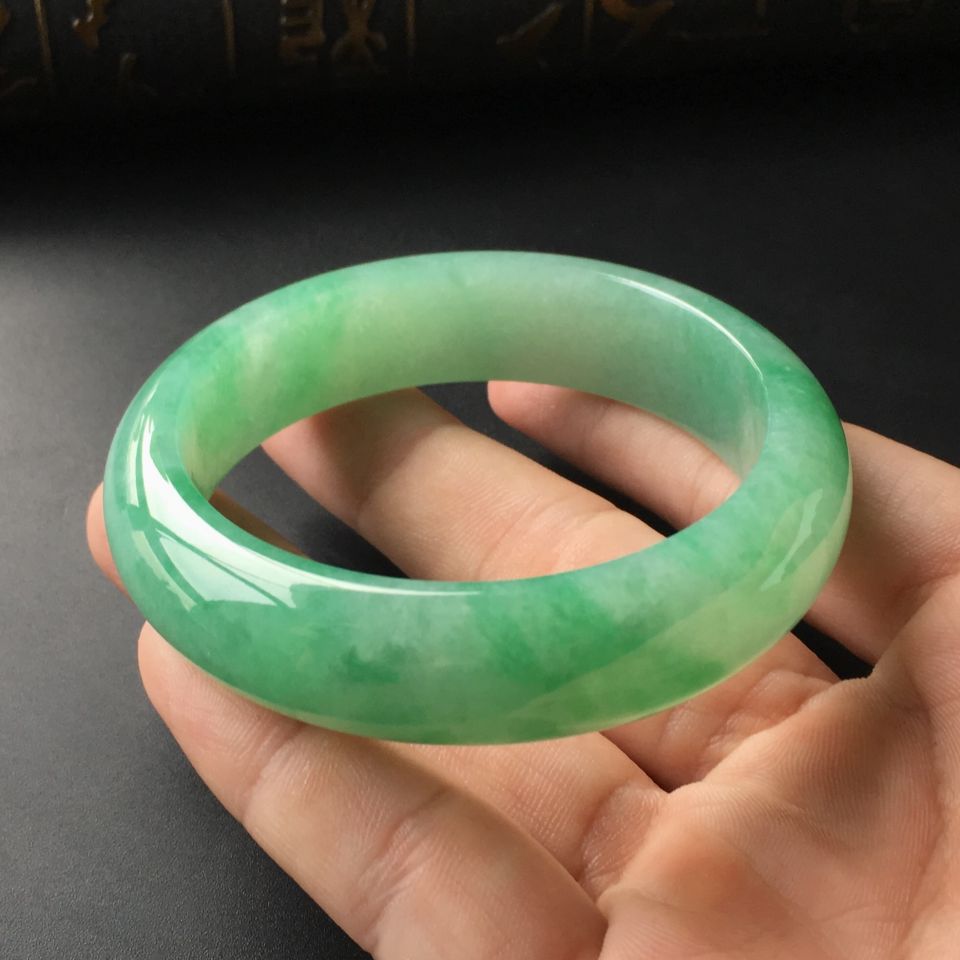 (超值推荐)糯冰种飘翠手镯(55mm)
