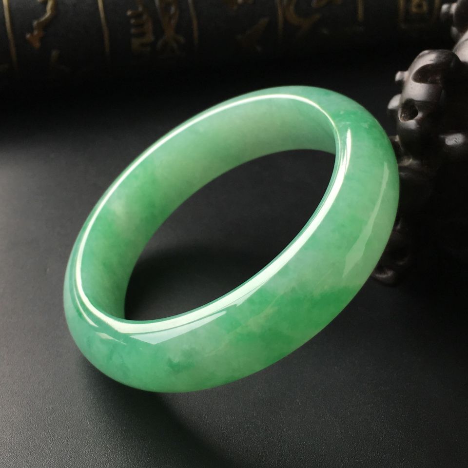 (超值推荐)糯冰种飘翠手镯(55mm)