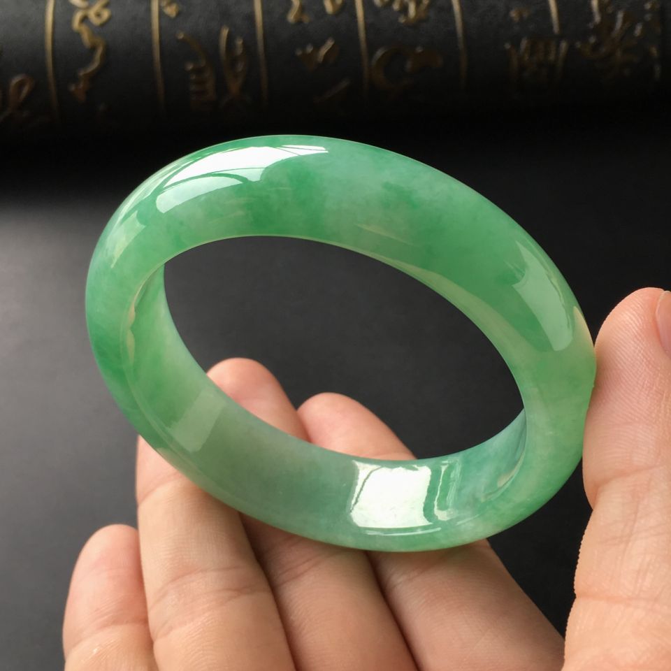 (超值推荐)糯冰种飘翠手镯(55mm)