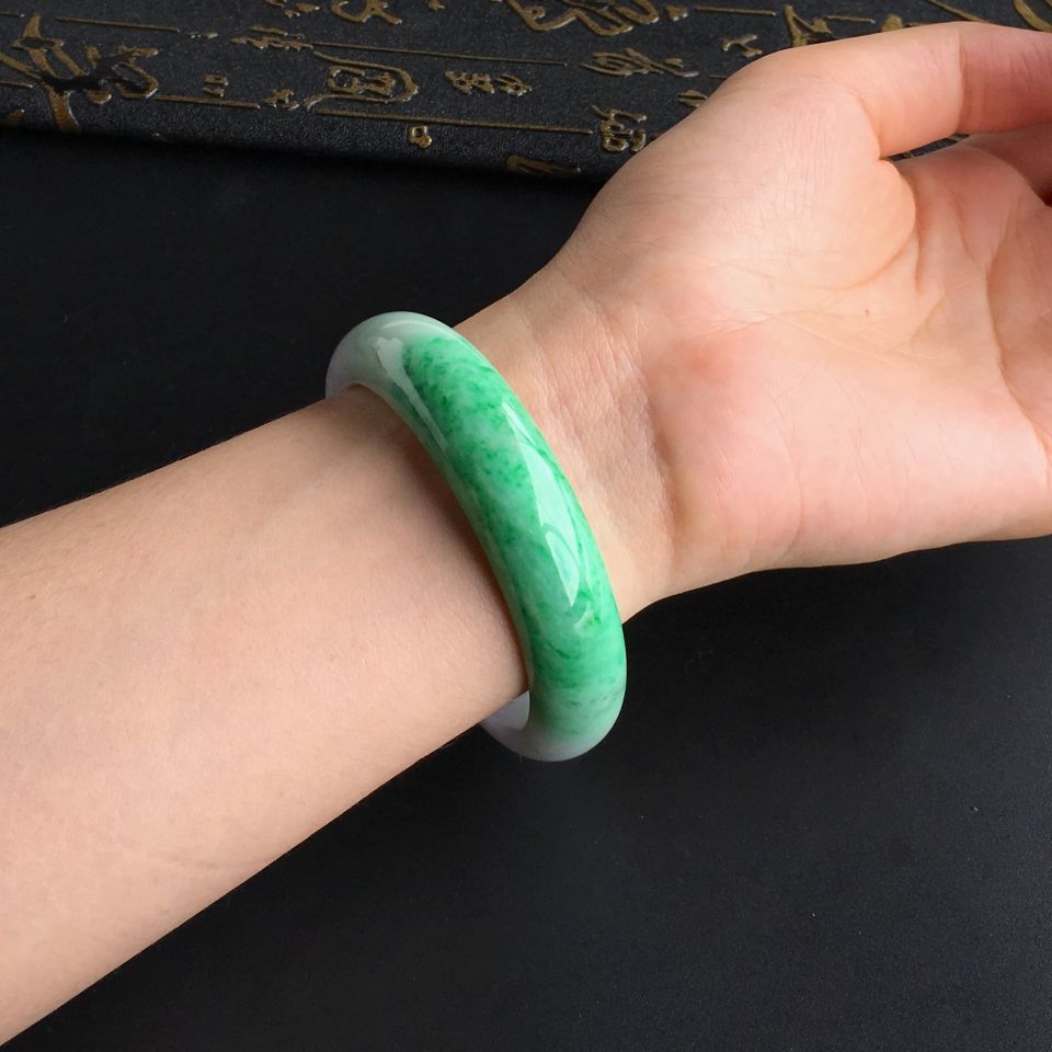 (超值推荐)糯冰种飘翠手镯(57mm)