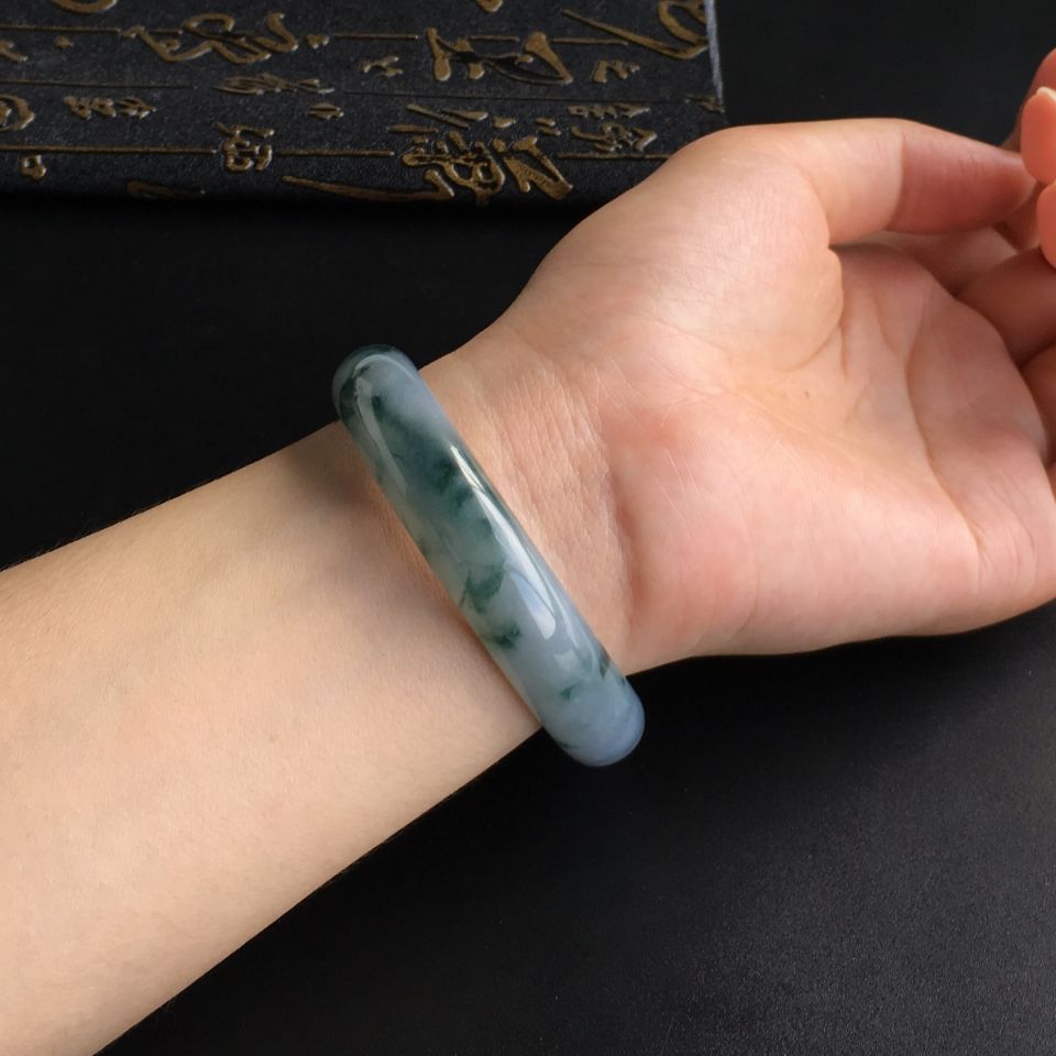 (超值推荐)糯冰种淡紫罗兰飘花手镯(55.9mm)