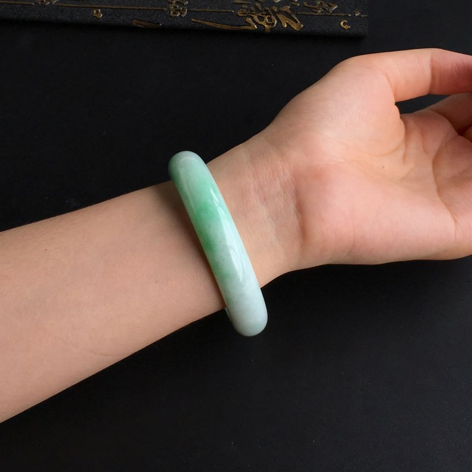 (超值推荐)糯冰种飘翠手镯(57.3mm)