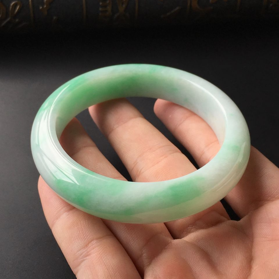 (超值推荐)糯冰种飘翠手镯(57.3mm)