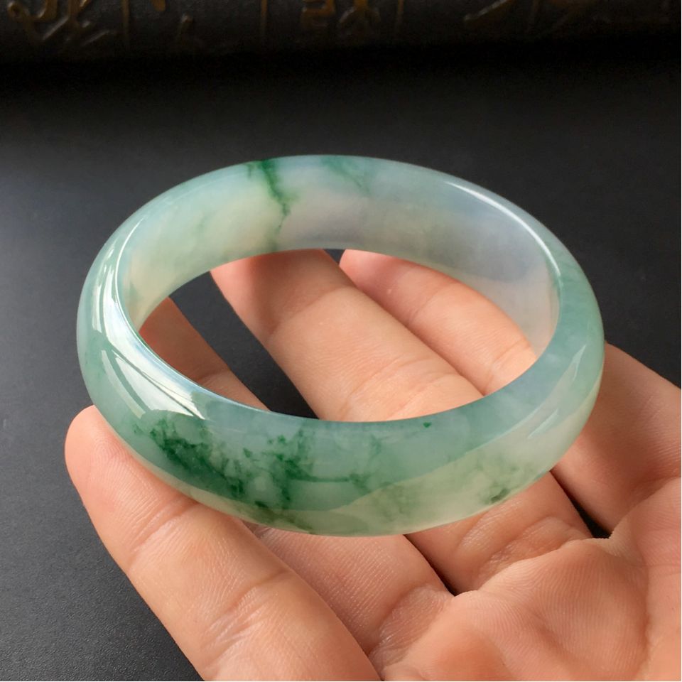 (超值推荐)冰种飘绿花手镯(55.8mm)