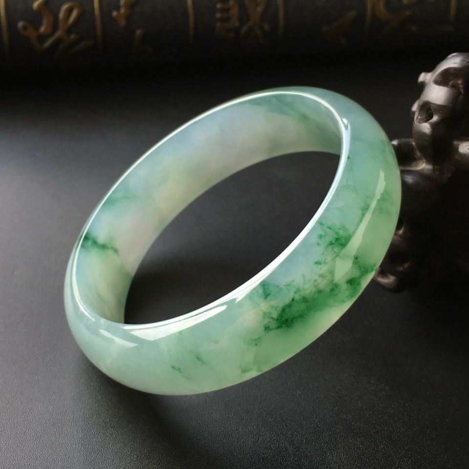 (超值推荐)冰种飘绿花手镯(55.8mm)