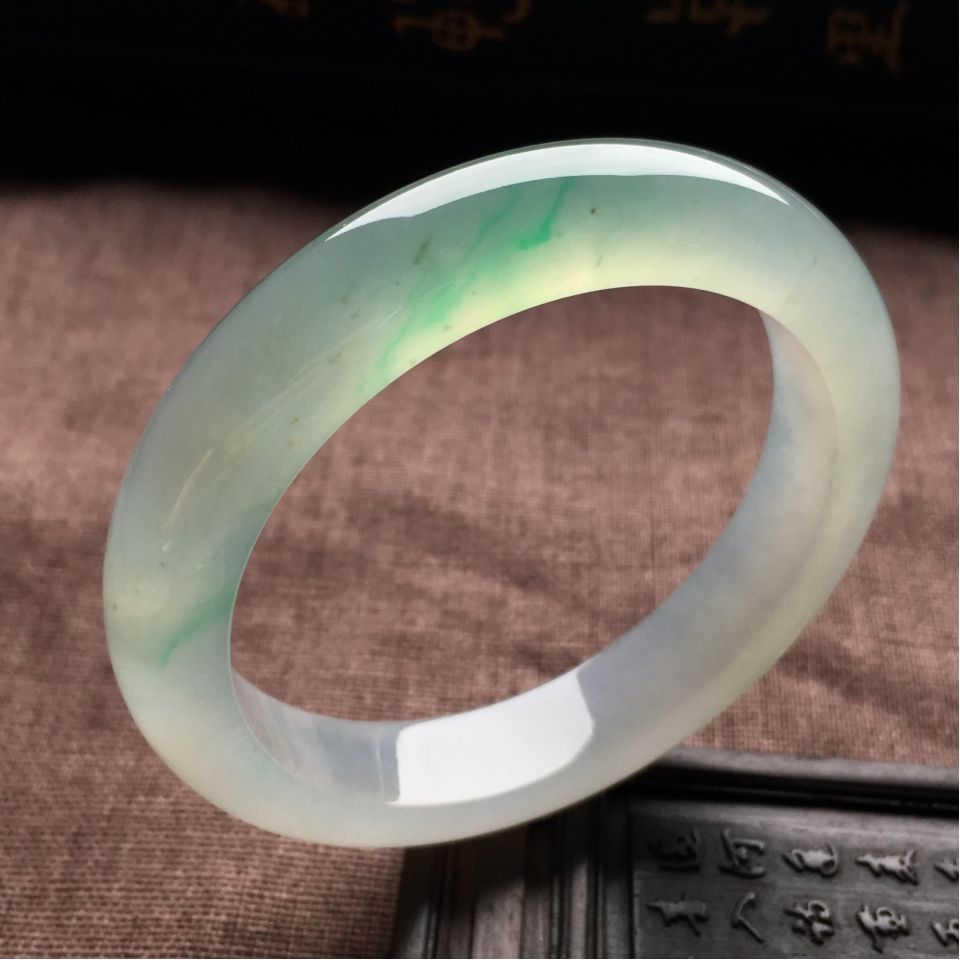 （超值推荐）冰种略飘花手镯（56mm）