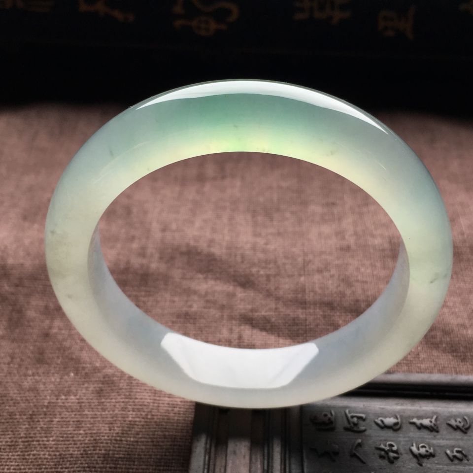 （超值推荐）冰种略飘花手镯（56mm）