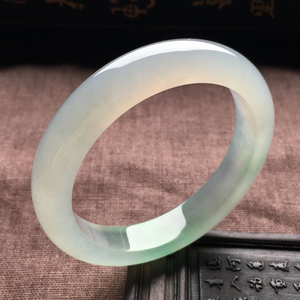 （超值推荐）冰种略飘花手镯（56mm）