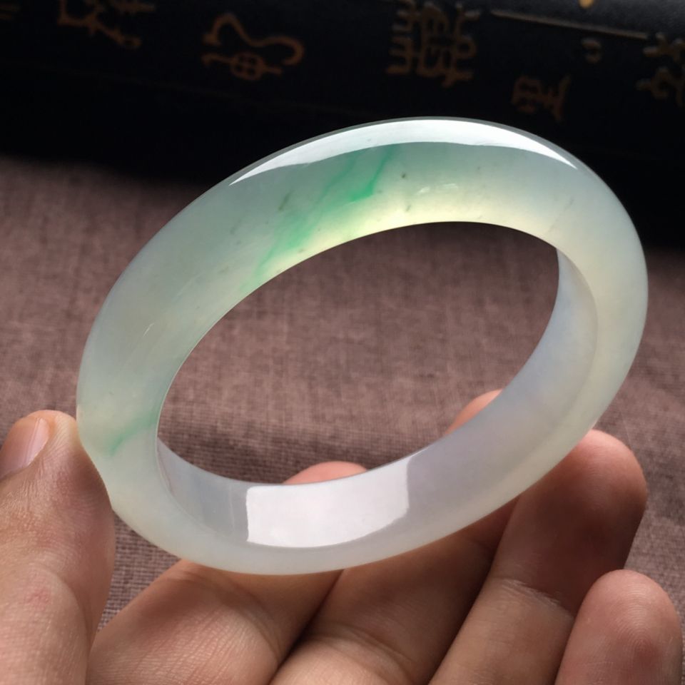 （超值推荐）冰种略飘花手镯（56mm）