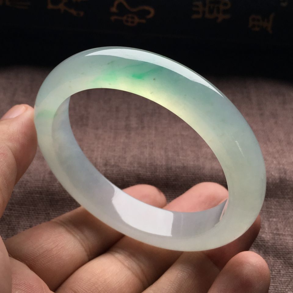 （超值推荐）冰种略飘花手镯（56mm）