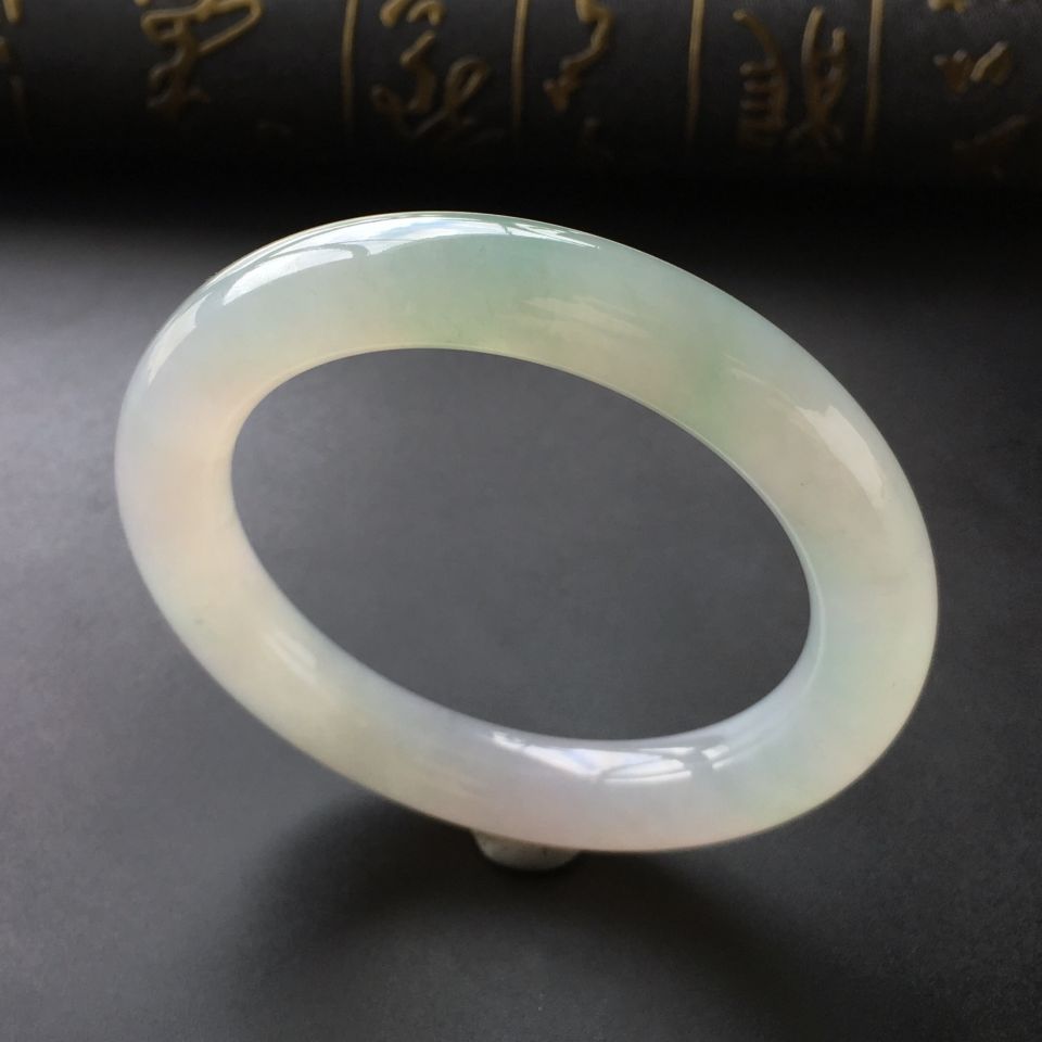 (超值推荐)糯冰种晴水略飘花圆条手镯(56.6mm)