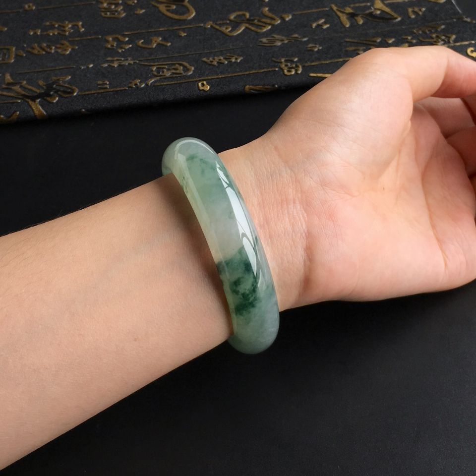 (超值推荐)冰种飘花手镯(57mm)