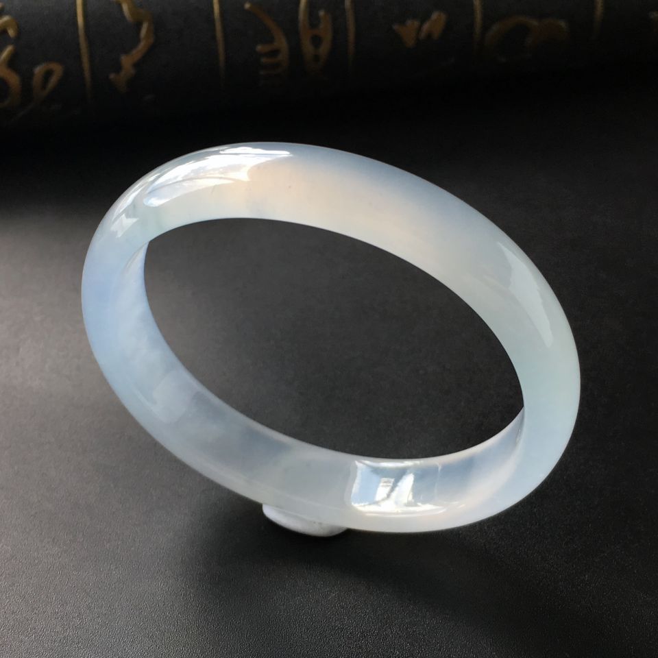 (超值推荐)冰种略飘花贵妃镯(52.6mm-45.3mm)
