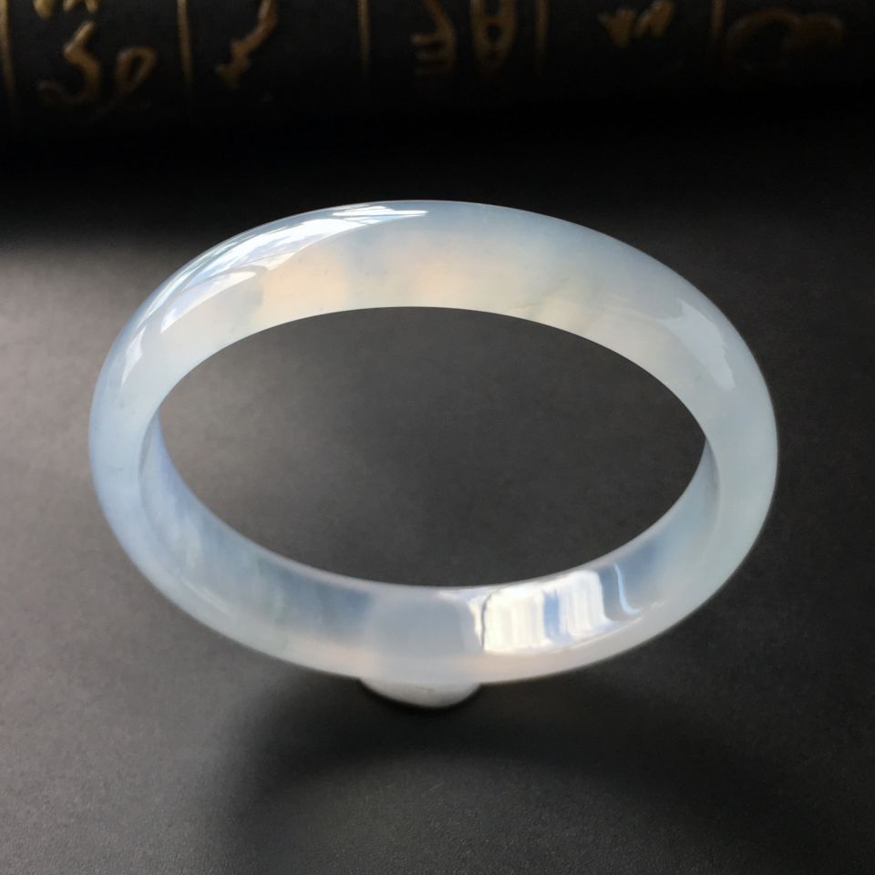 (超值推荐)冰种略飘花贵妃镯(52.6mm-45.3mm)