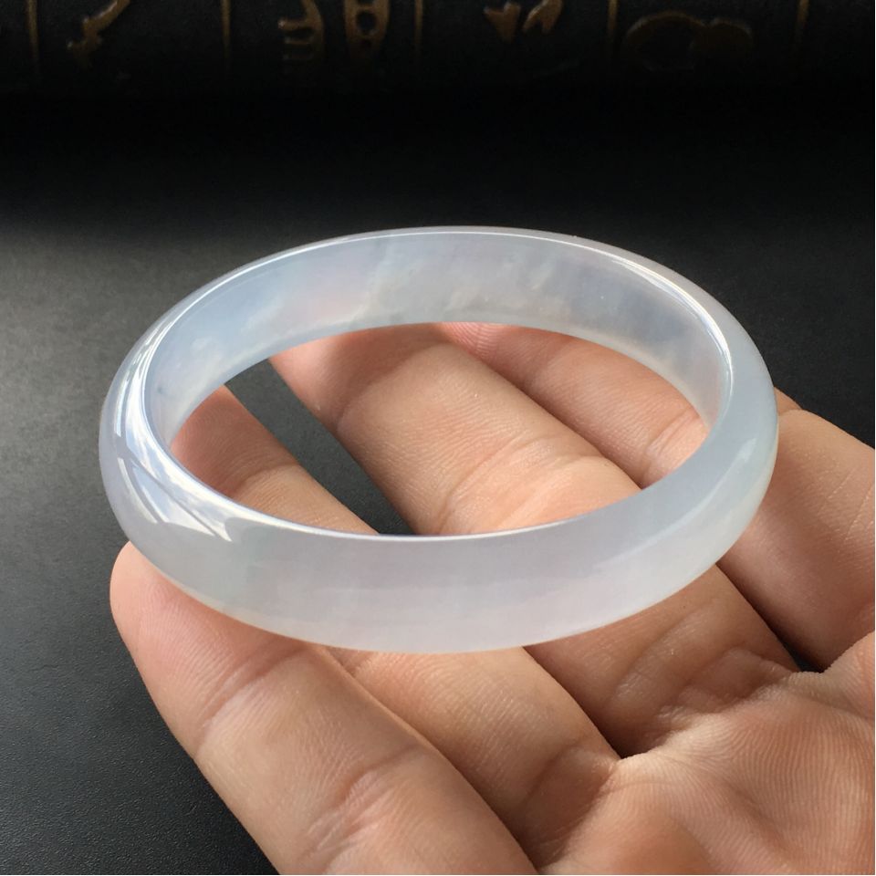 (超值推荐)冰种略飘花贵妃镯(52.6mm-45.3mm)