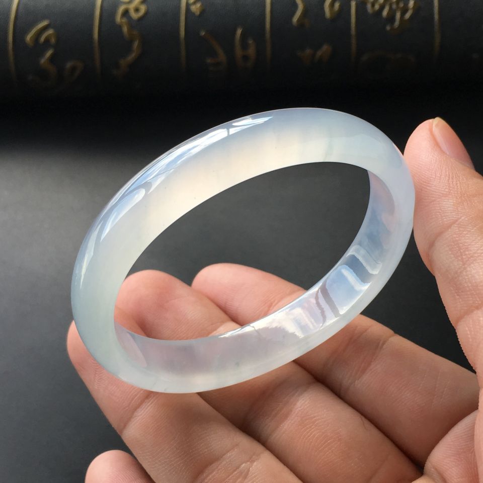 (超值推荐)冰种略飘花贵妃镯(52.6mm-45.3mm)