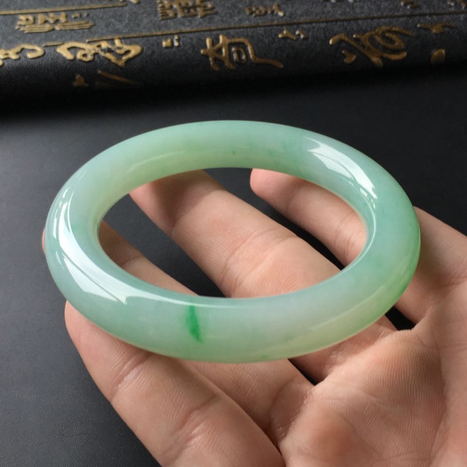 (超值推荐)糯冰种晴水飘翠圆条手镯(53.5mm)