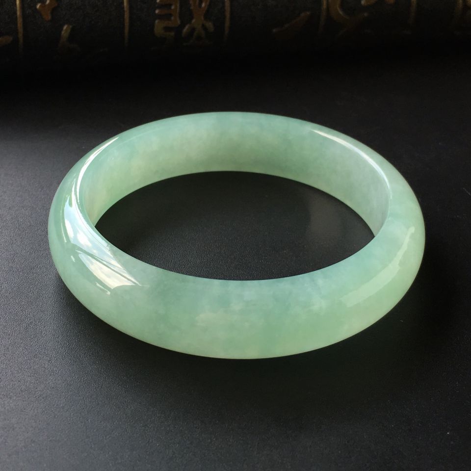 (超值推荐)糯冰种晴水手镯(55.6mm)