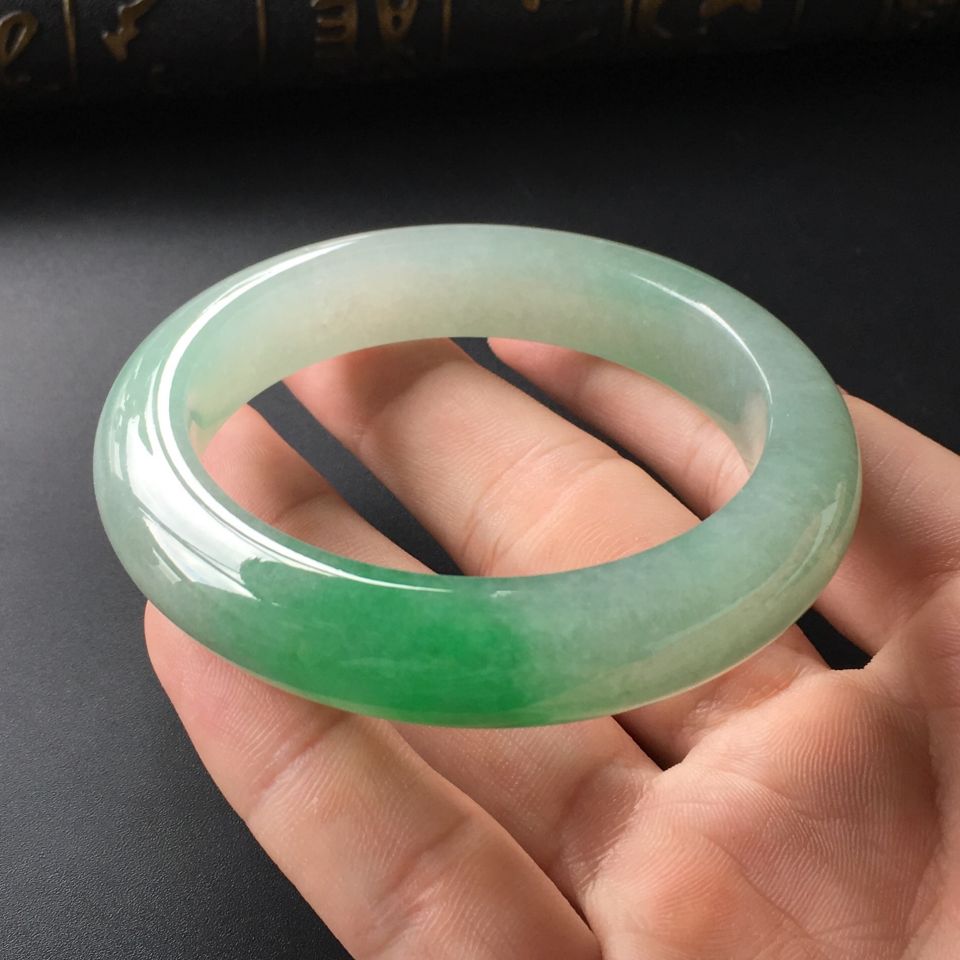 (超值推荐)糯冰种飘翠手镯(53.5mm)