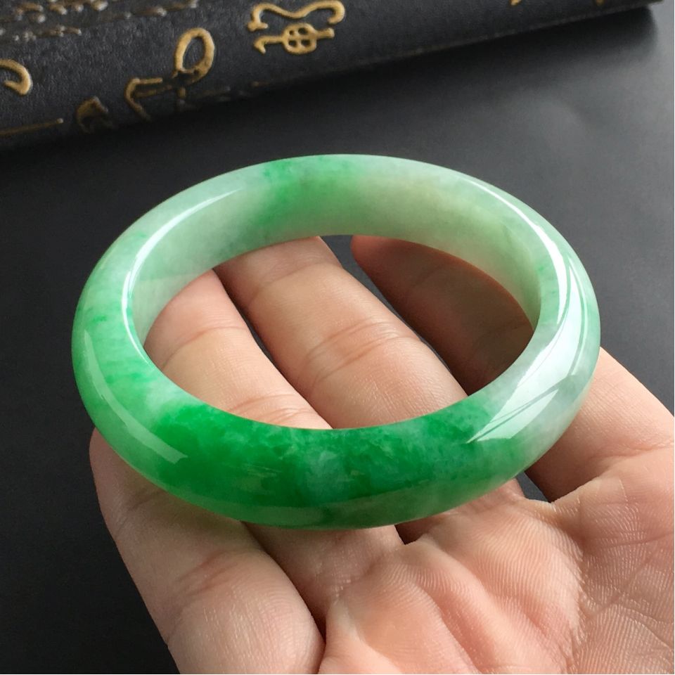 (超值推荐)糯冰种飘翠手镯(56mm)