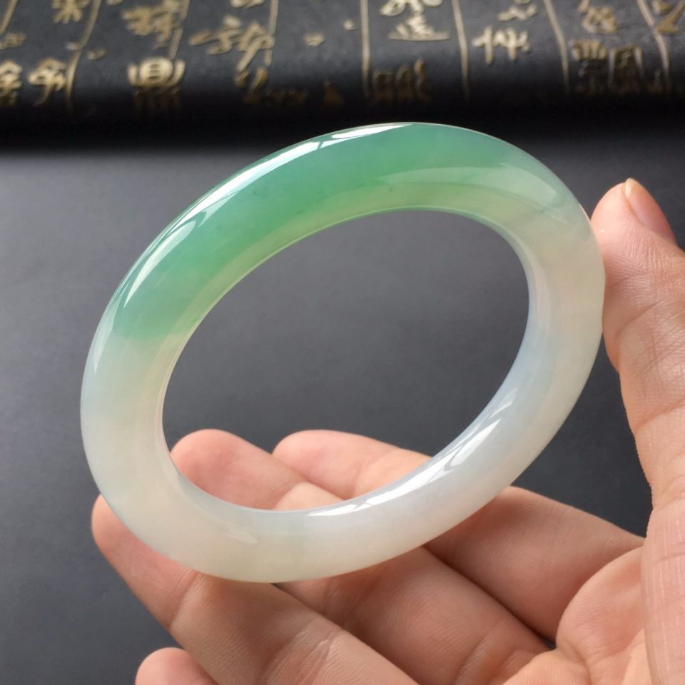 (超值推荐)糯冰种晴水圆条手镯(57.3mm)