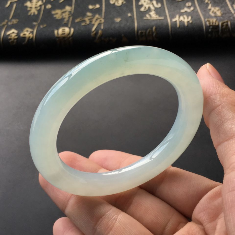 (超值推荐)糯冰种晴水圆条手镯(56mm)