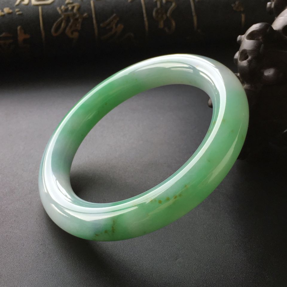 (超值推荐)糯冰种飘翠略带黄花圆条手镯(54.5mm)