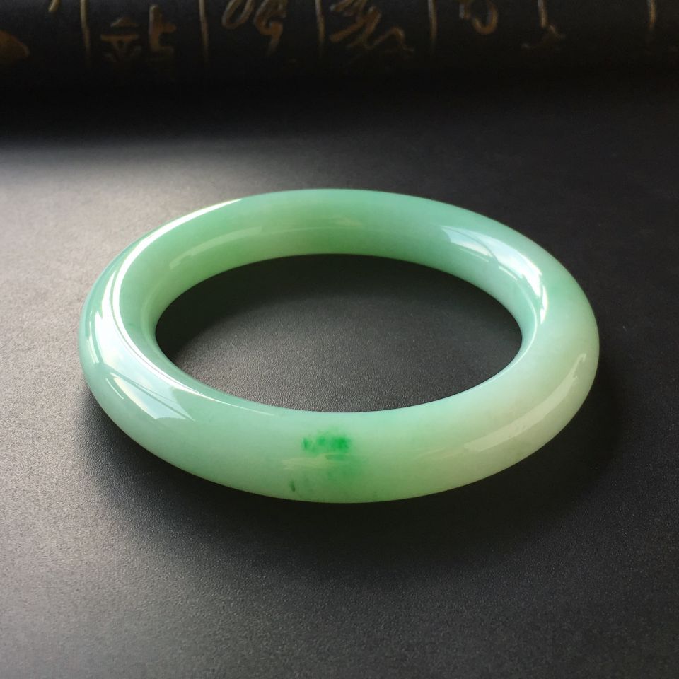 (超值推荐)糯冰种晴水略飘翠圆条手镯(55.5mm)