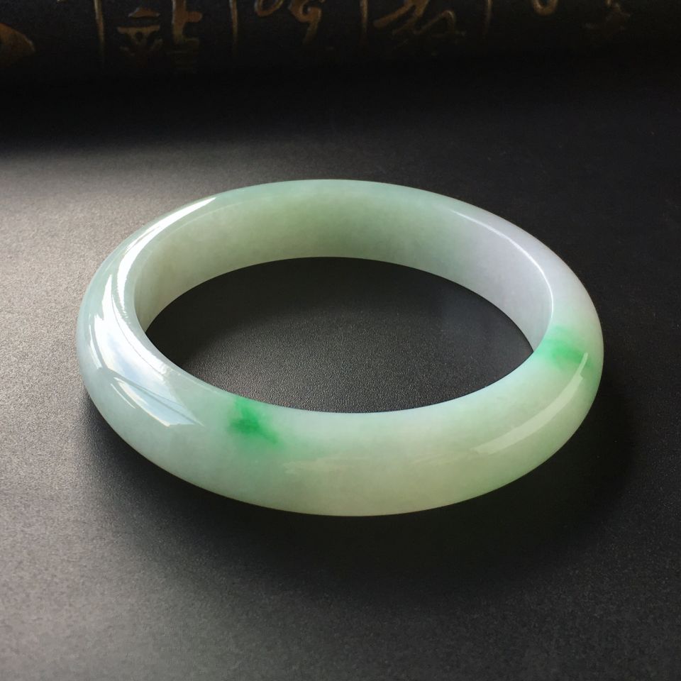 (超值推荐)糯冰种晴水略飘翠手镯(55.8mm)