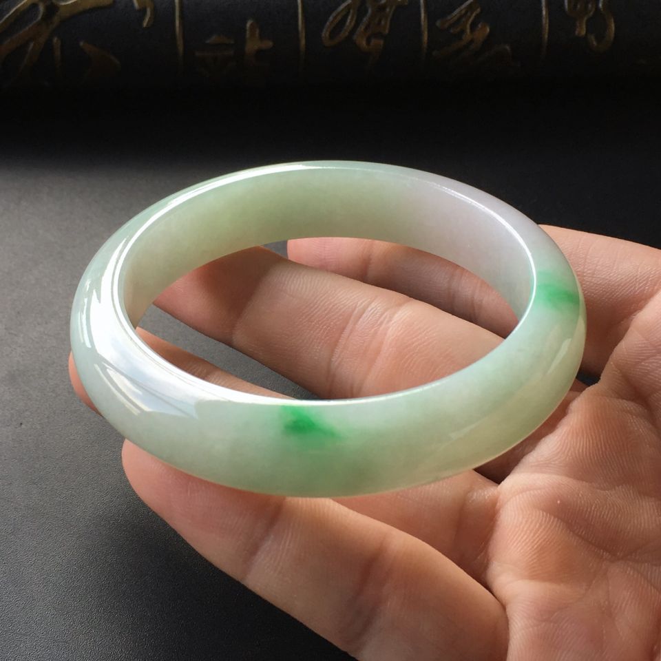 (超值推荐)糯冰种晴水略飘翠手镯(55.8mm)