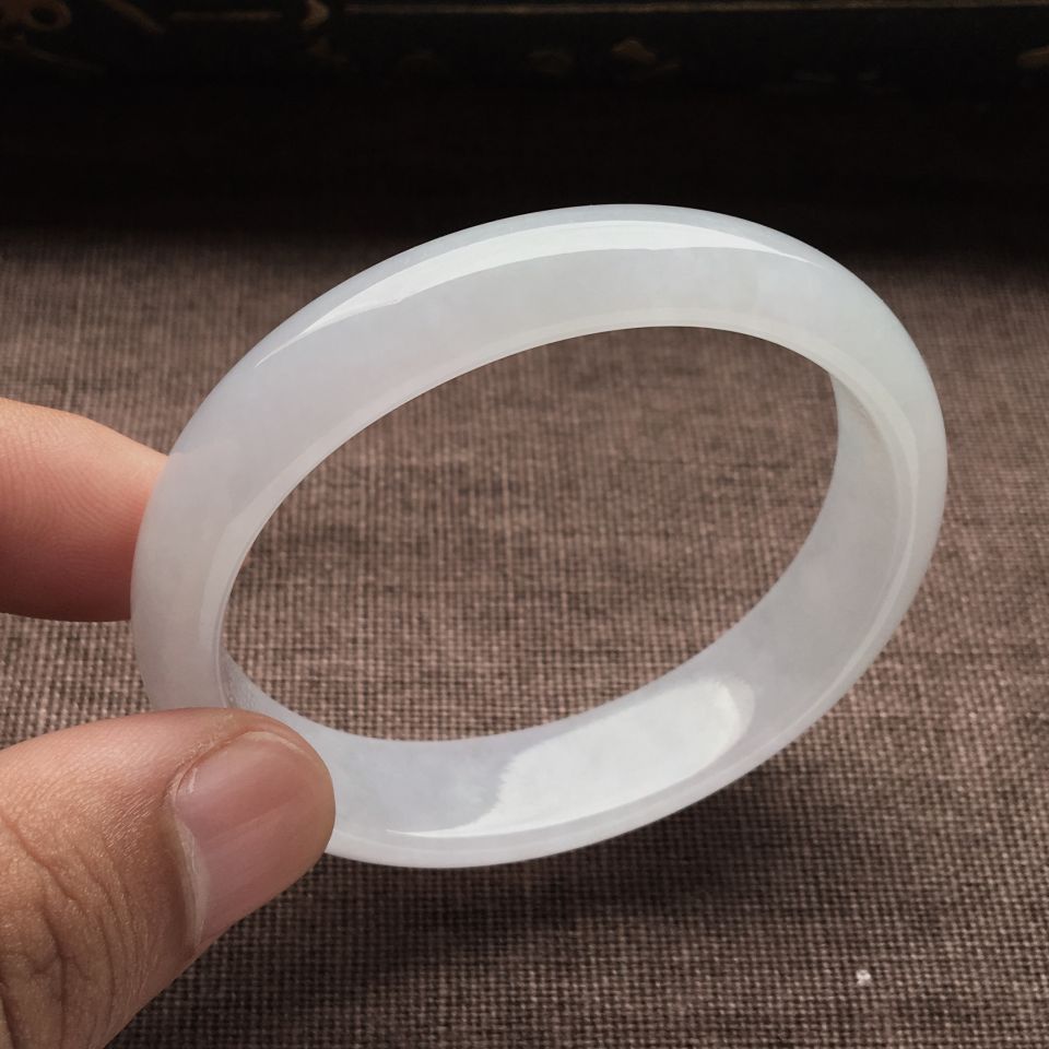 （超值推荐）糯冰种淡晴水贵妃镯（51.1mm-46.1mm）