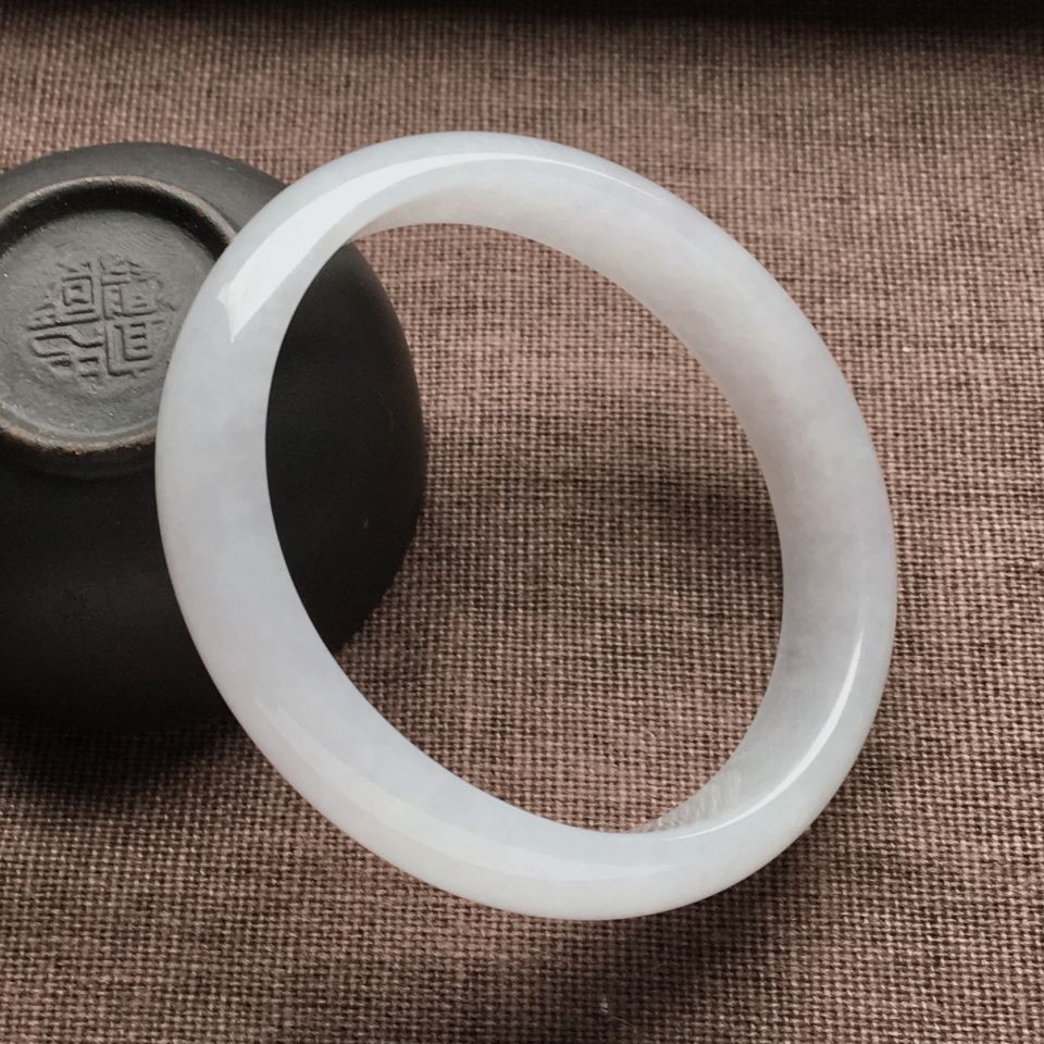 （超值推荐）糯冰种淡晴水贵妃镯（51.1mm-46.1mm）