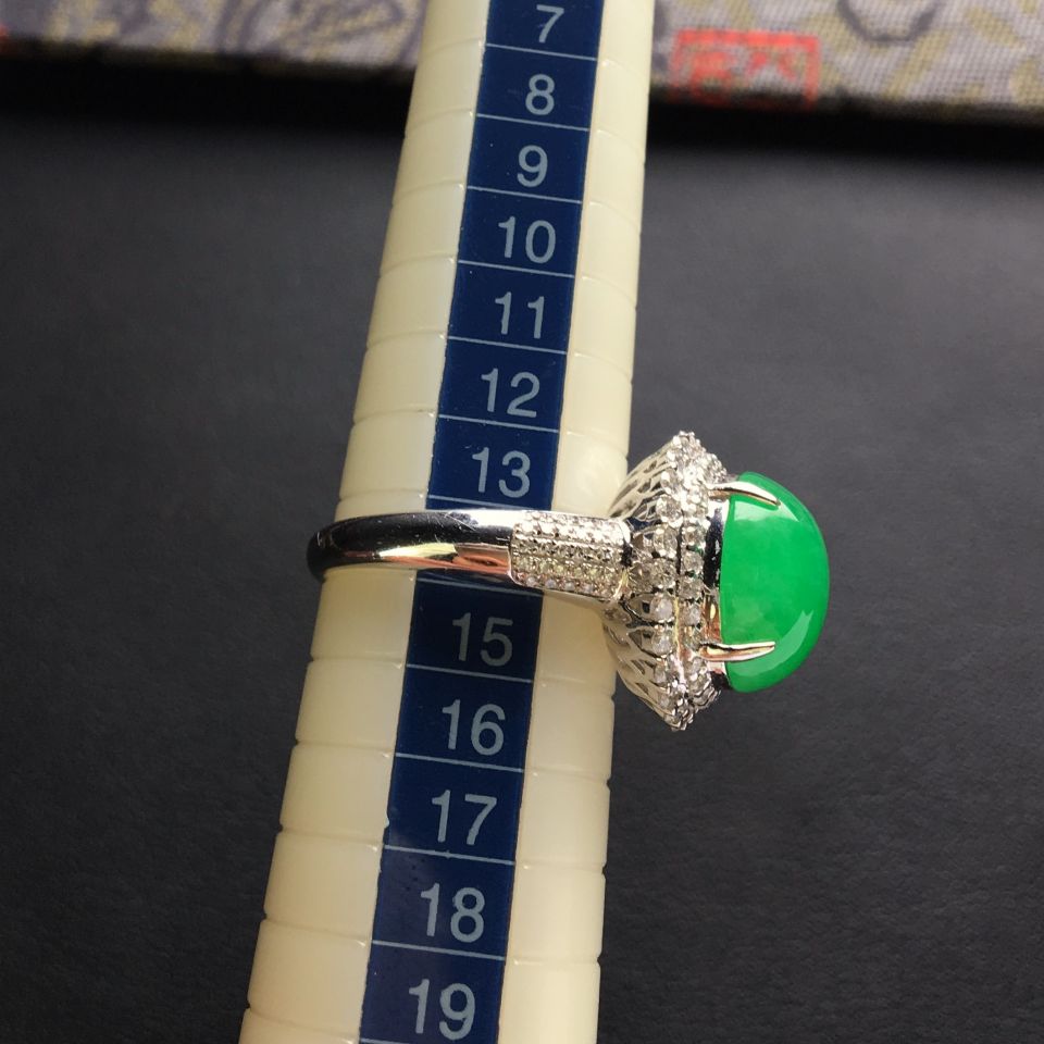 (超值推荐)糯冰种翠色镶白金钻石戒指