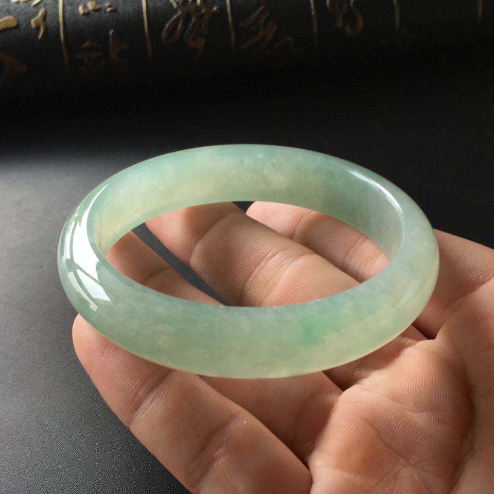 (超值推荐)糯冰种晴水略飘花手镯(57.2mm)