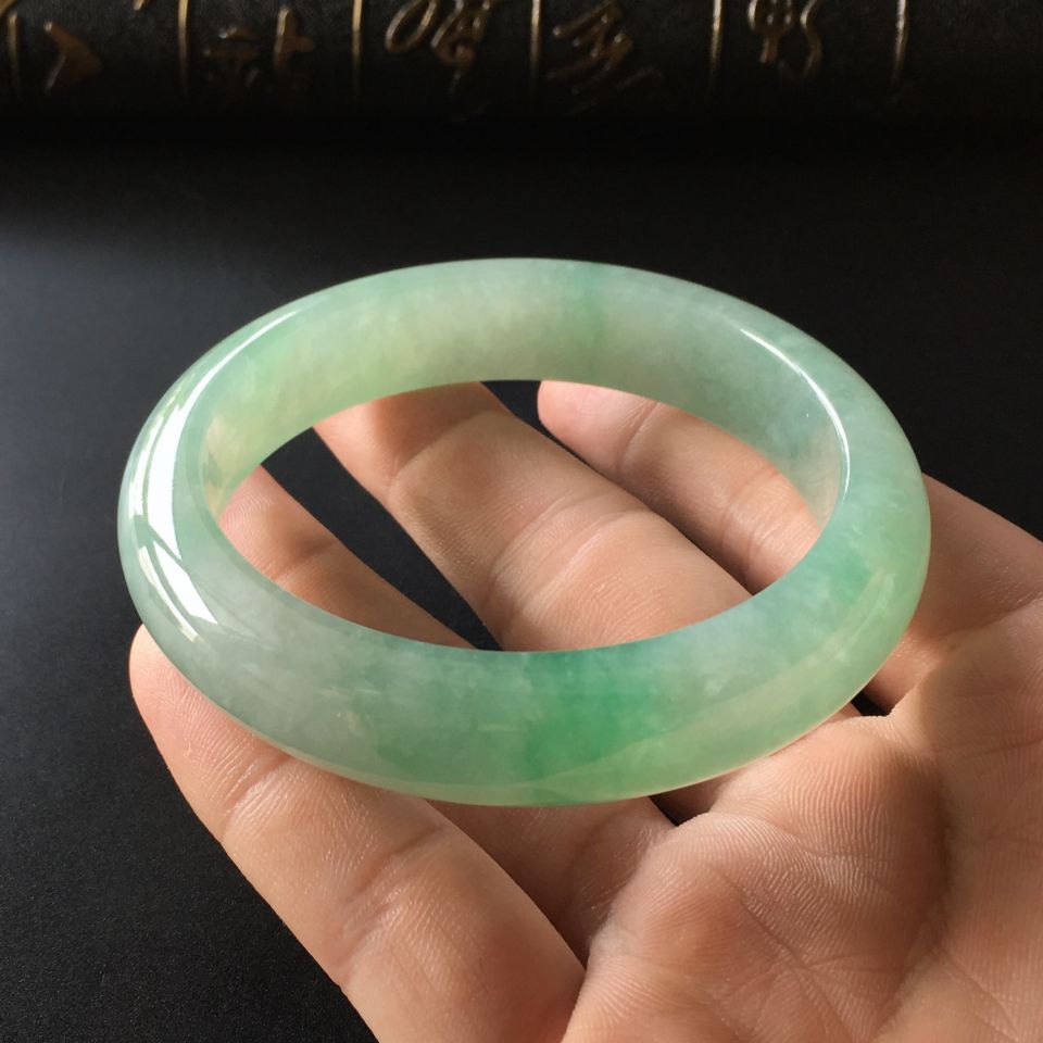 (超值推荐)糯冰种晴水略飘花手镯(57.8mm)