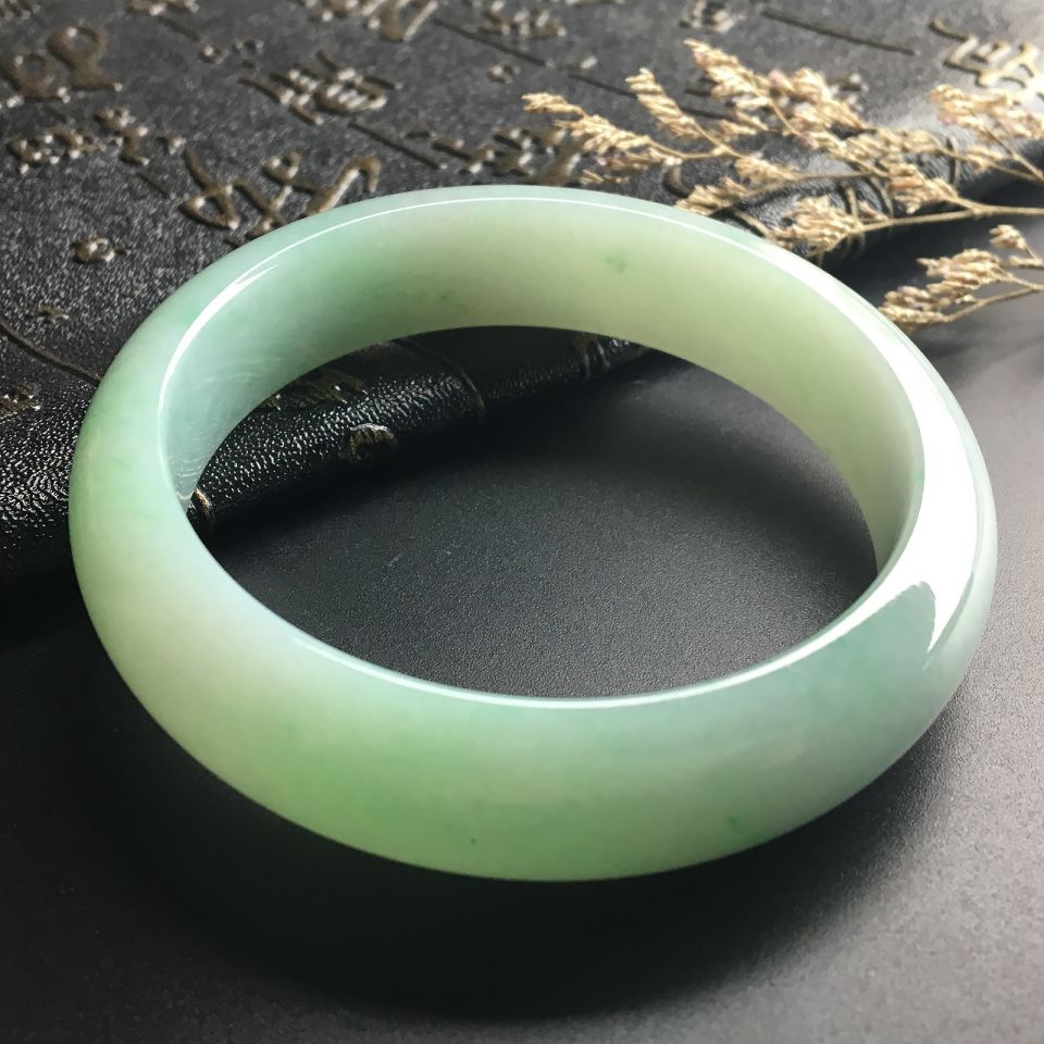 (超值推荐)糯冰种晴水手镯(55.6mm)