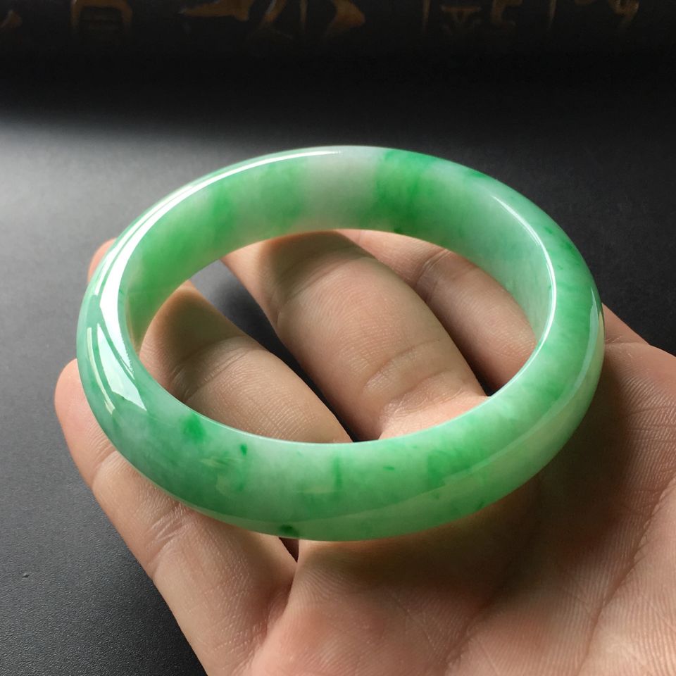 (超值推荐)糯冰种飘翠手镯(57.6mm)