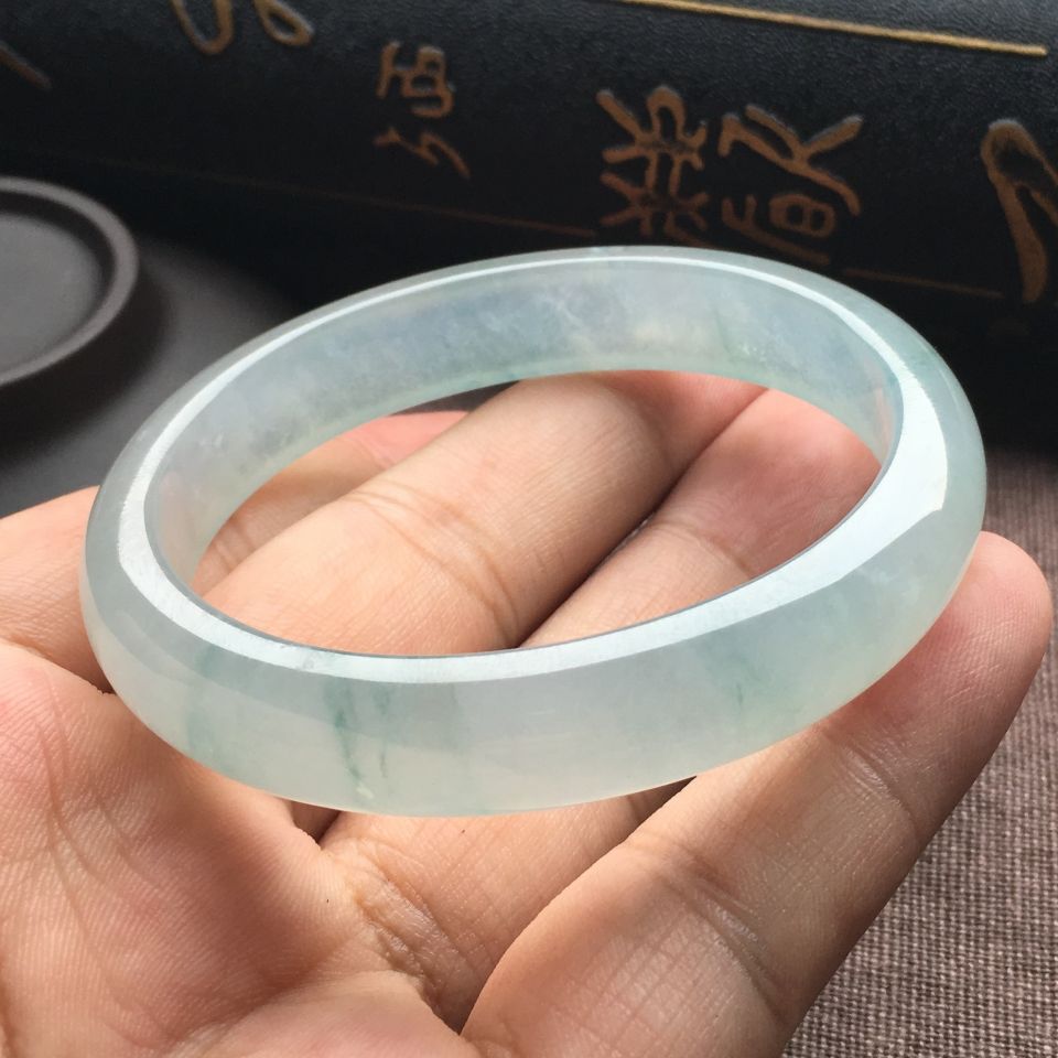 （超值推荐）冰种淡晴水贵妃镯（56mm-48.1mm）