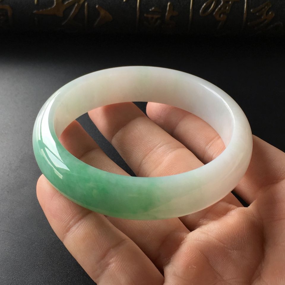 (超值推荐)糯冰种飘翠手镯(58mm)