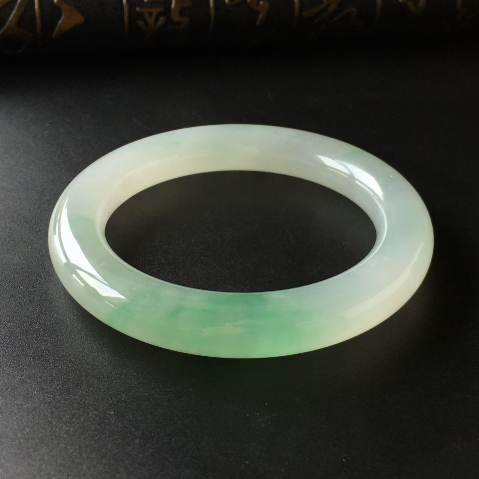 (超值推荐)冰种飘绿花圆条手镯(56mm)