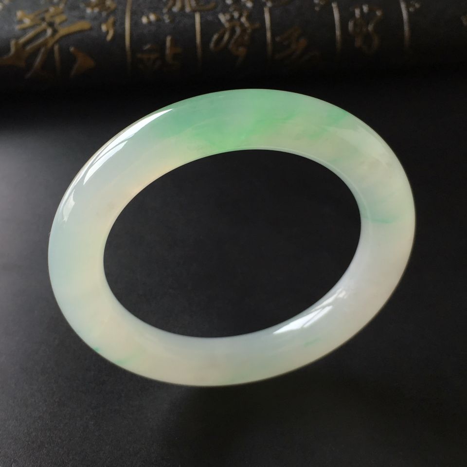 (超值推荐)冰种飘绿花圆条手镯(56mm)