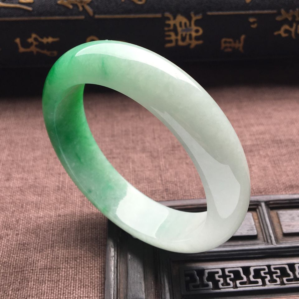 （超值推荐）糯冰种飘翠手镯（57mm）