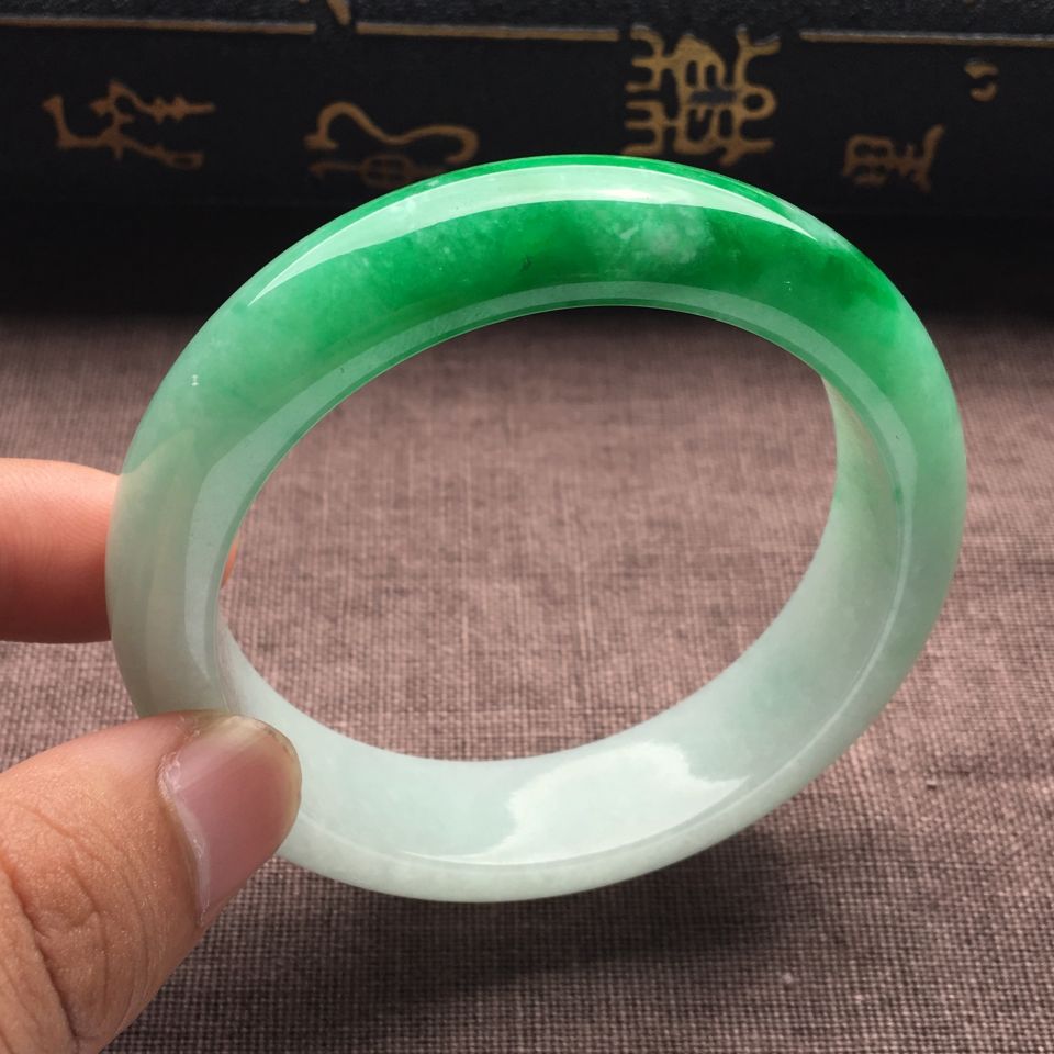 （超值推荐）糯冰种飘翠手镯（57mm）