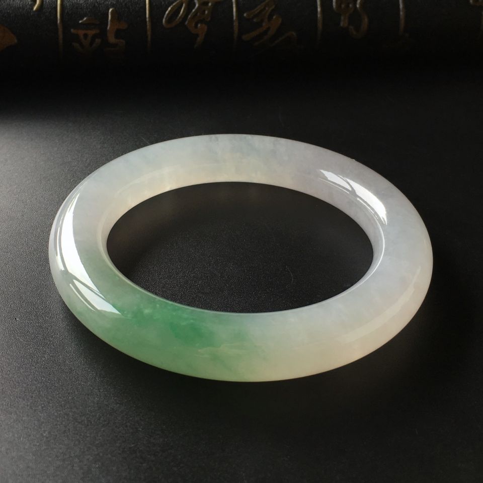 (超值推荐)冰种飘绿花圆条手镯(56.3mm)