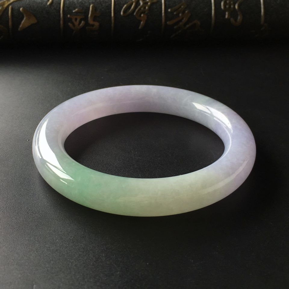 (超值推荐)糯冰种春带彩圆条手镯(55.3mm)