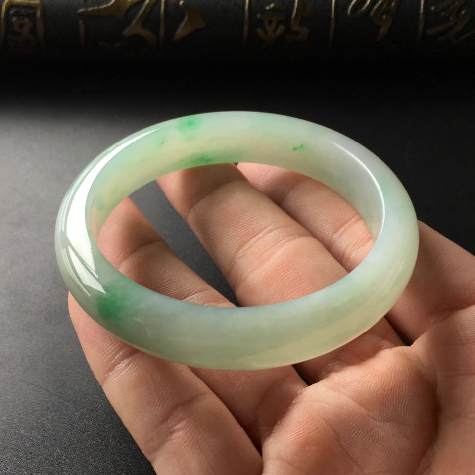 (超值推荐)糯冰种飘翠手镯(55mm)