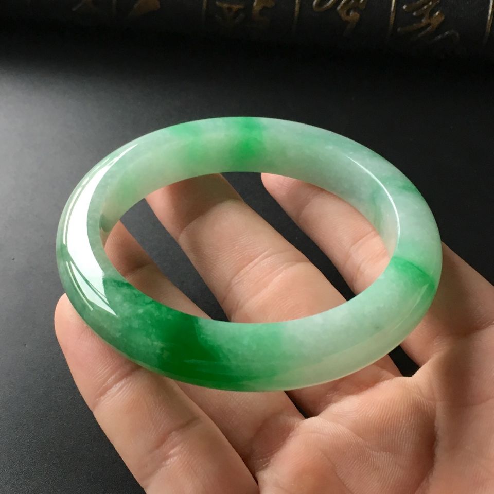 (超值推荐)糯冰种飘翠手镯(56mm)